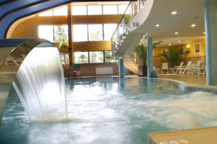 Pool 13 of 30