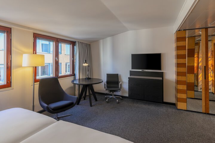 Room 53 of 167