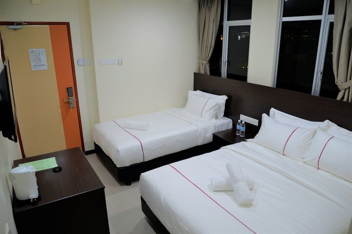 Room 7 of 16