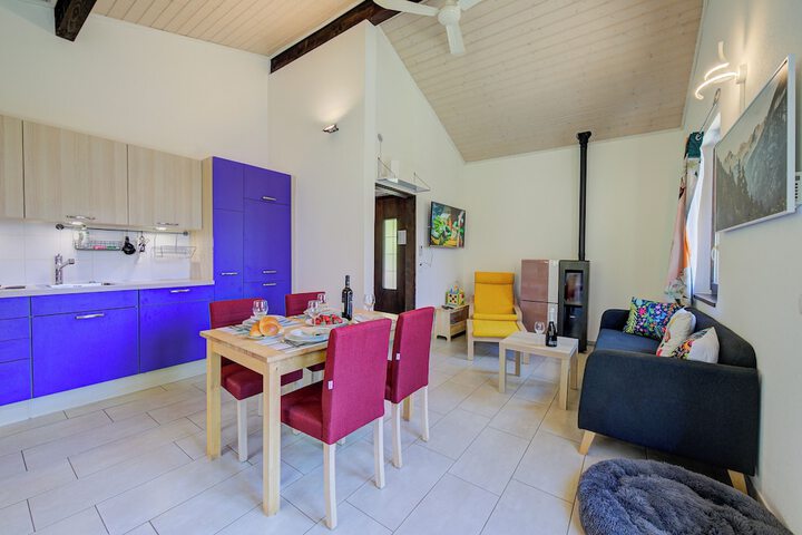 Room 9 of 24
