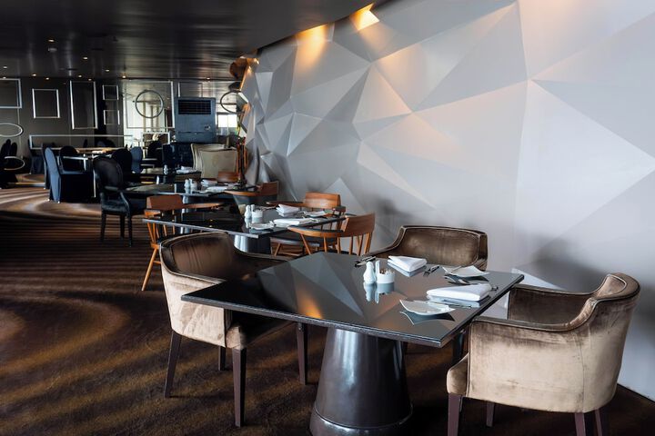 Lounge 198 of 220