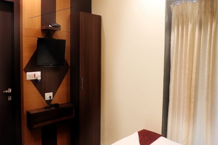 Room 6 of 11