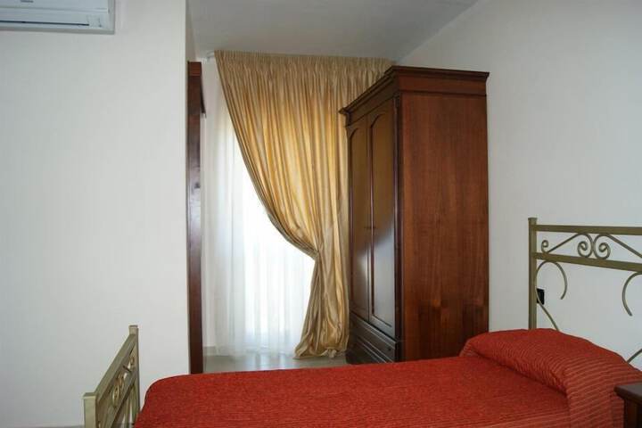 Room 14 of 27