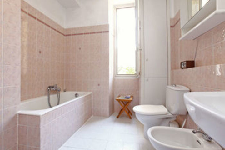 Room 4 of 18