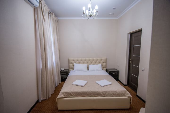 Room 12 of 66