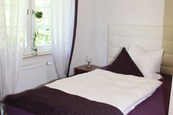 Room 5 of 25