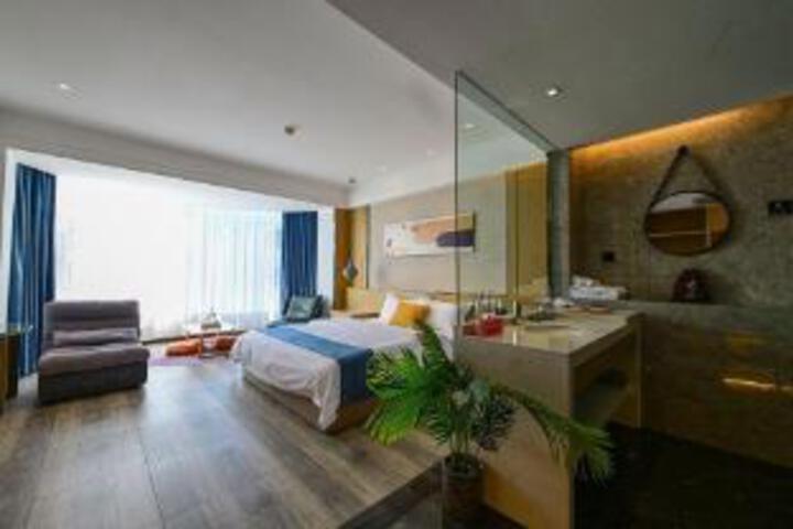 Room 9 of 10
