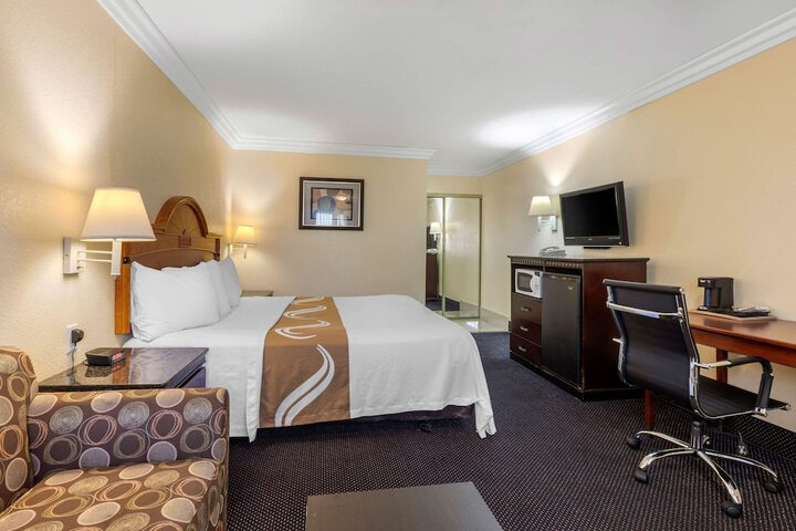 1 King Bed (6 of 12)