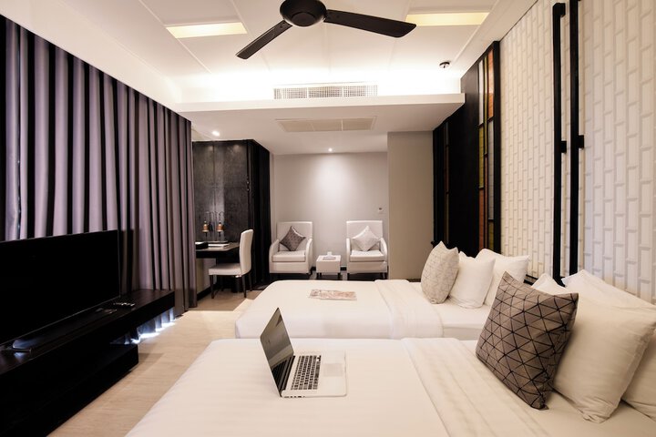 Room 12 of 93
