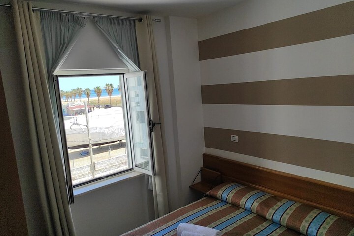 Room 14 of 34