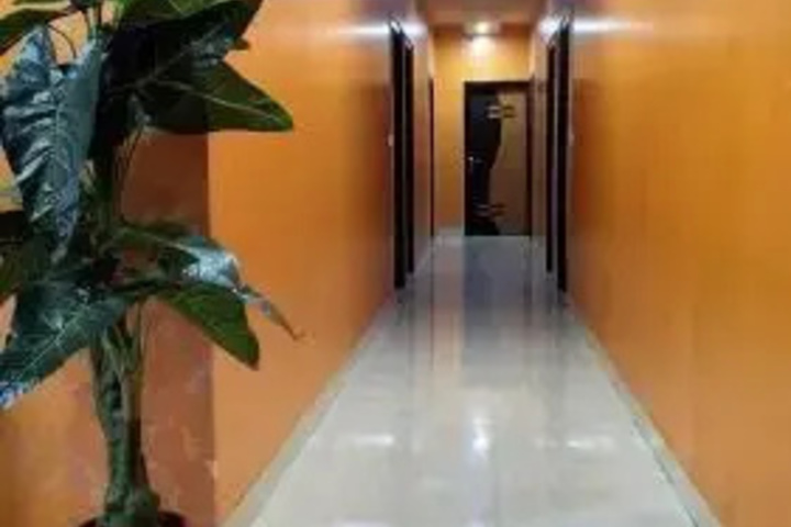 Room 9 of 16
