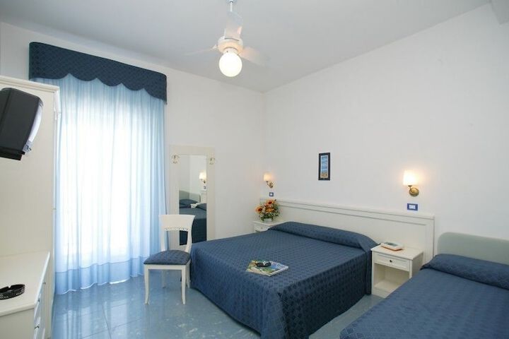 Room 4 of 61
