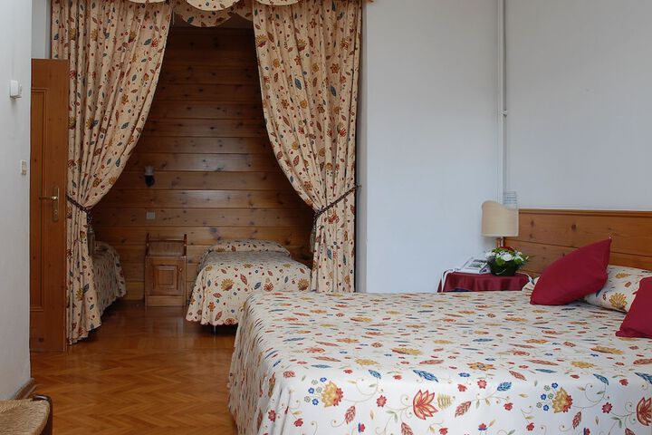 Room 3 of 52