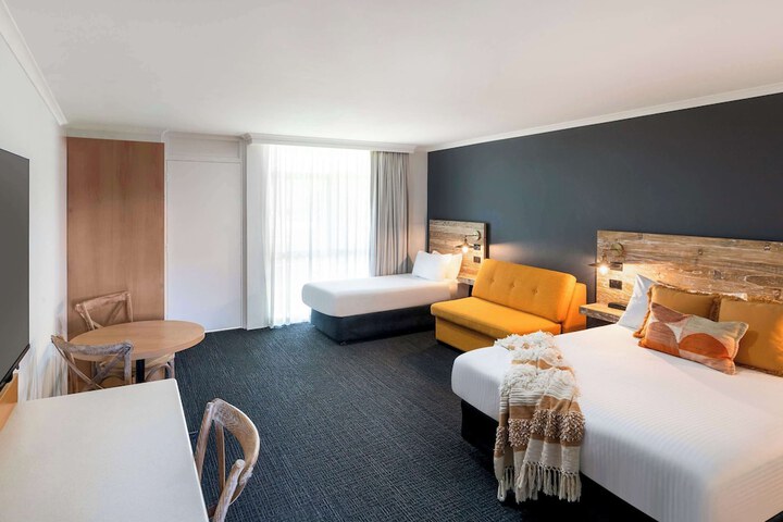 Room 4 of 36