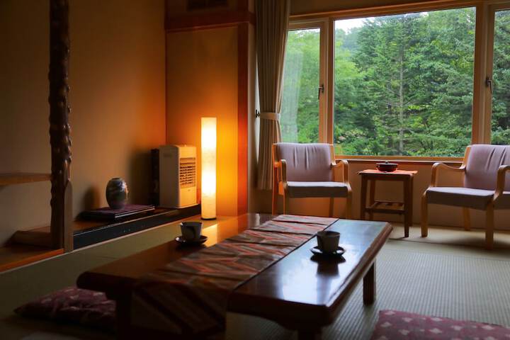 Room 4 of 50