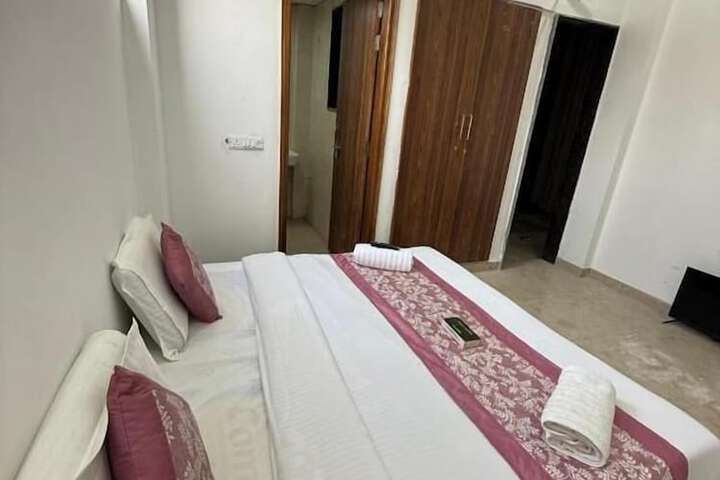 Room 2 of 37