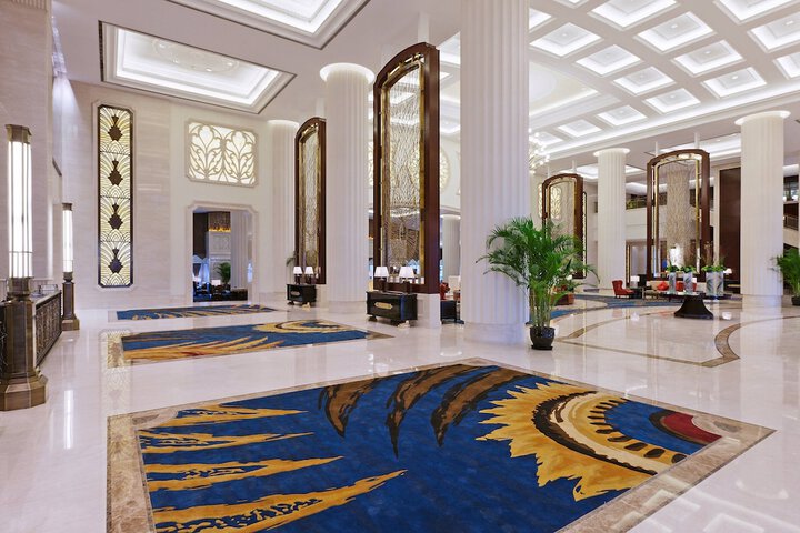 Entrance & Lobby