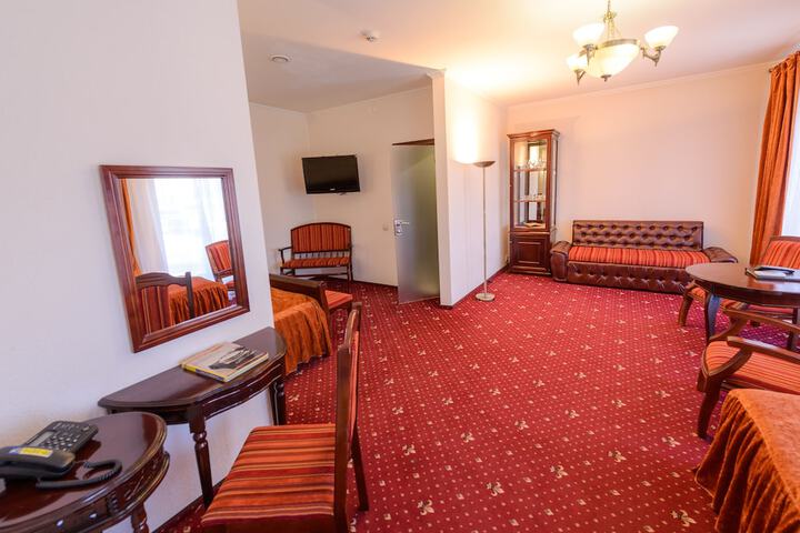 Room 10 of 15