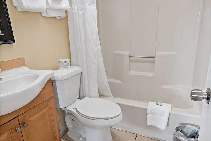 Deluxe 2 Double Beds Sunset View Balcony (7 of 15)