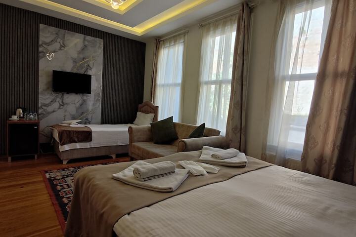 Room 34 of 104