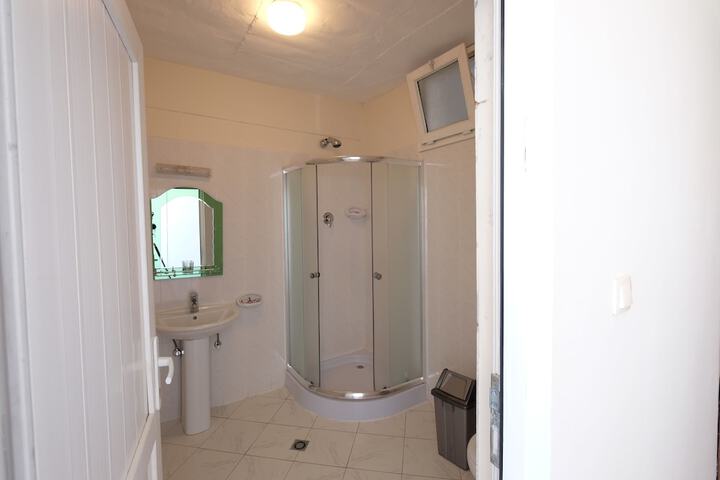 Room 19 of 41