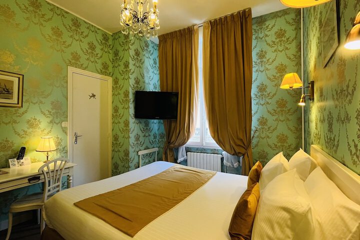 Room 8 of 34
