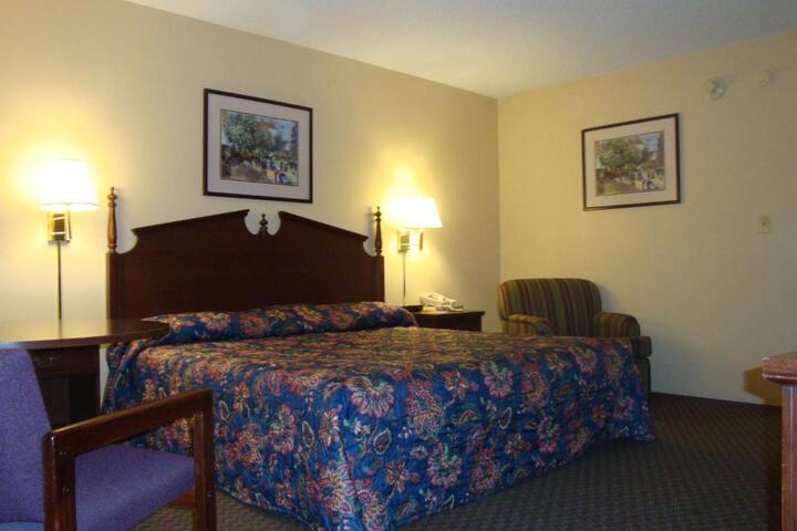 1 King Bed (4 of 7)
