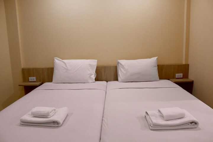 Room 3 of 44