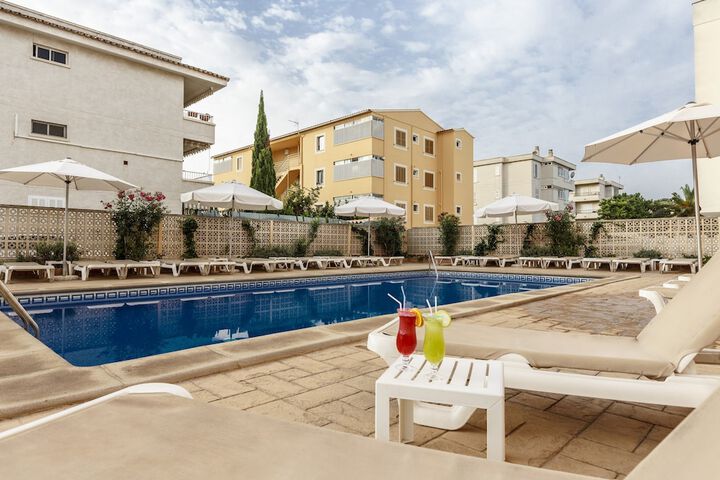 Hotel Pool