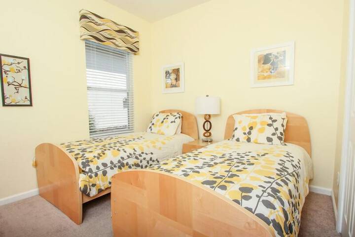 Room 4 of 24