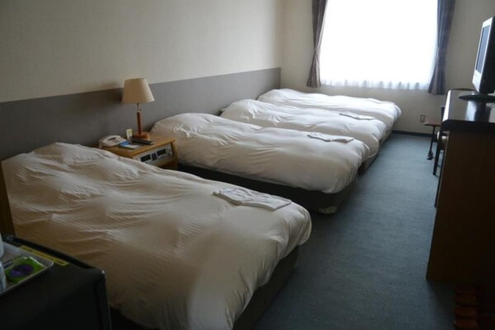 Room 11 of 27