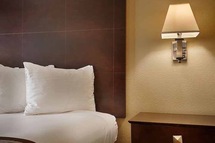 1 King Bed Microwave and Refrigerator WiFi Continental Breakfast (5 of 13)