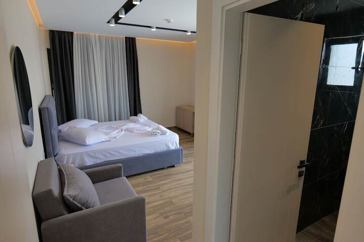 Room 9 of 107