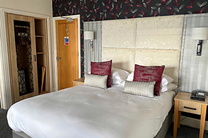 Room 82 of 146