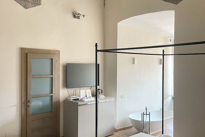 Room 18 of 73
