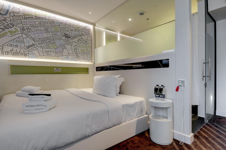 Room 4 of 17