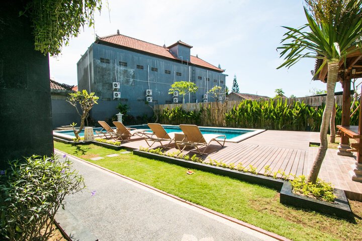 Hotel Pool