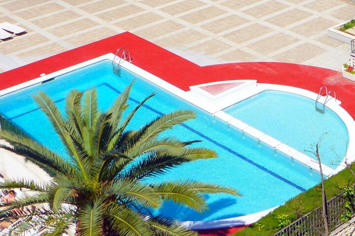 Pool 9 of 12