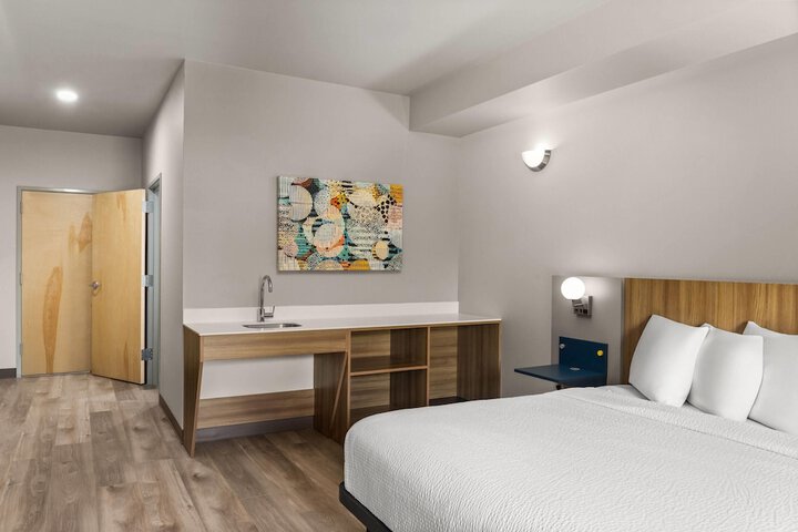 Room 9 of 40