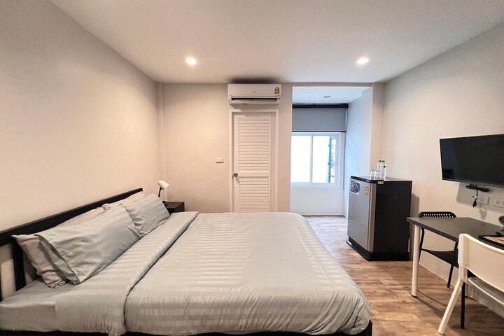 Room 9 of 37