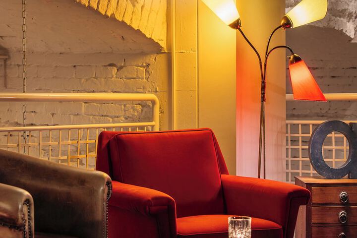 Lounge 54 of 75