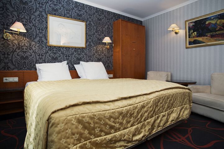 Room 7 of 51