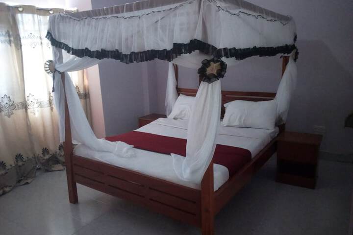 Room 6 of 13