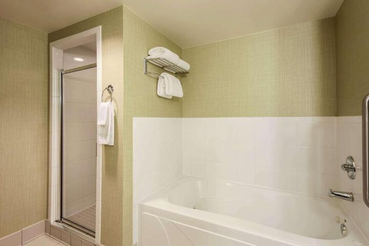 Room 40 of 48