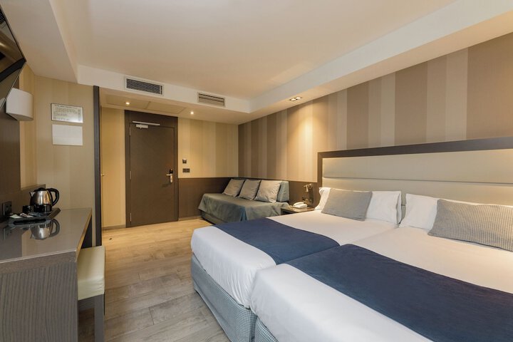 Room 30 of 83