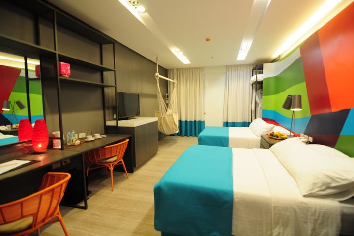 Room 4 of 61