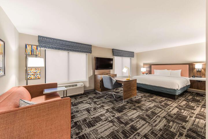 1 King Bed (4 of 18)