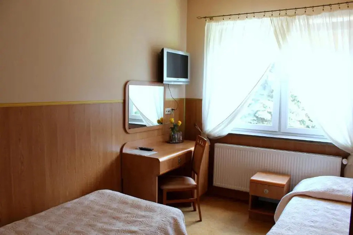 Room 5 of 6