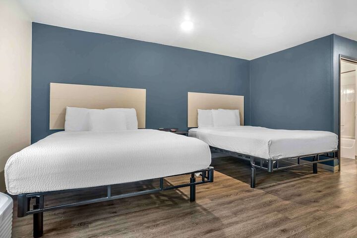 Standard Studio 1 Queen Bed (11 of 12)