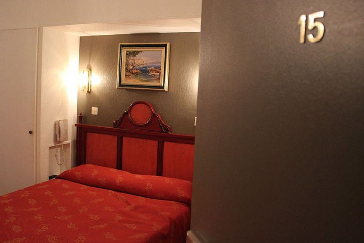Room 14 of 99